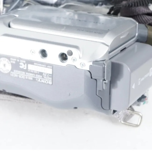 ^ Sony Handycam DCR-HC21 MiniDV Digital Video Camcorder [WORKS] - Picture 6 of 7